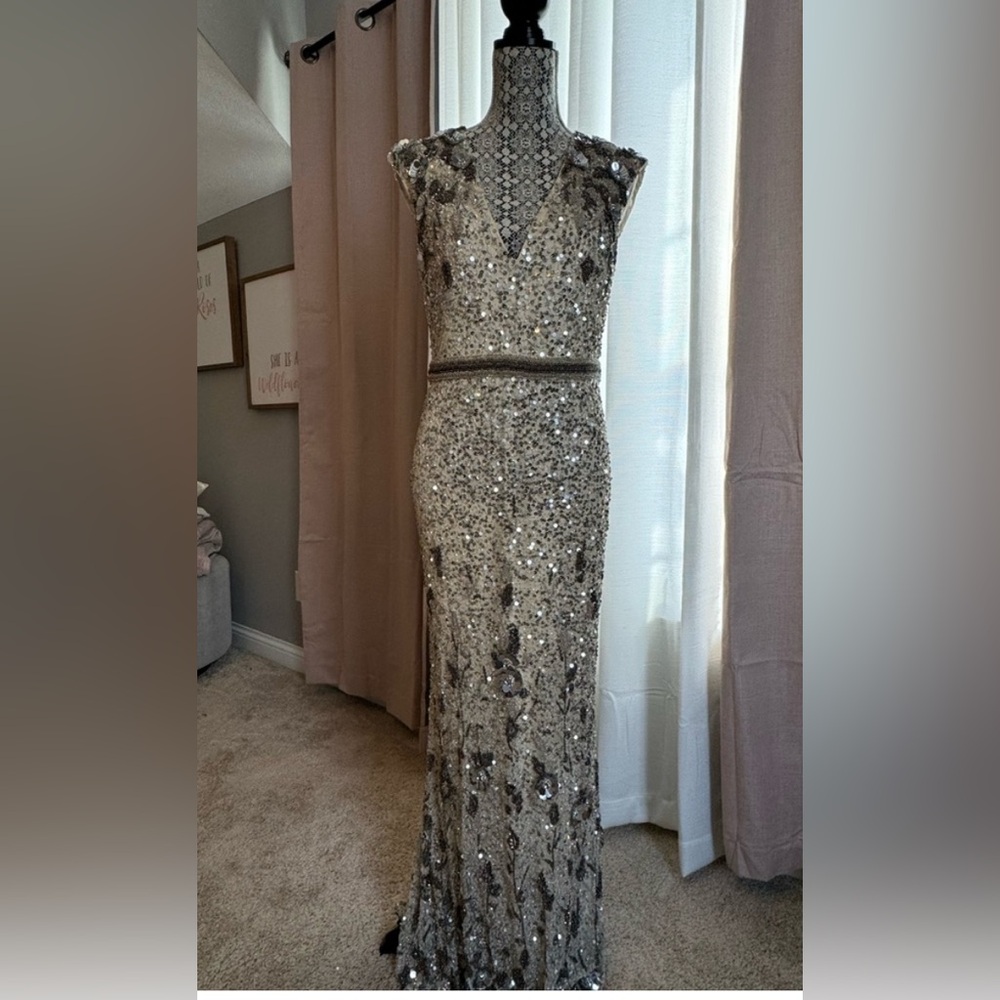 MAC DUGGAL
White and Silver Embellished V Neck Cap Sleeve Sequin Gown - Picture 8 of 8